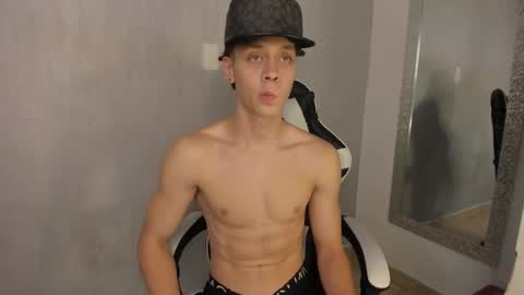 Julius Novachrono  online show from 10/15/25, 07:36