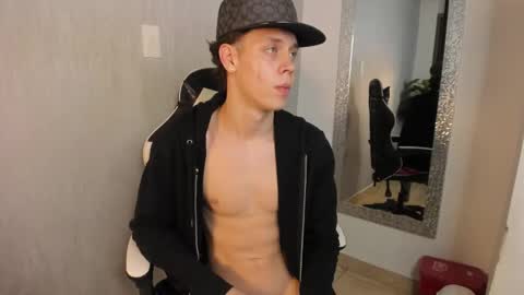 Julius Novachrono  online show from 10/26/25, 08:09