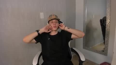 Julius Novachrono  online show from 11/04/25, 07:35