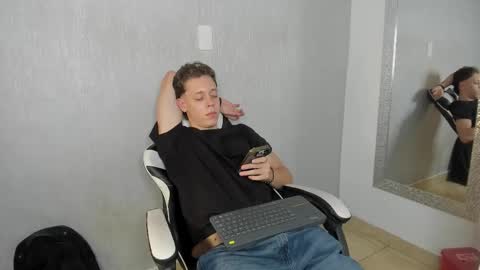 Julius Novachrono  online show from 11/07/25, 07:58