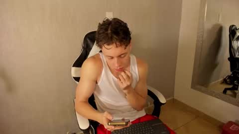 Julius Novachrono  online show from 11/10/25, 11:42