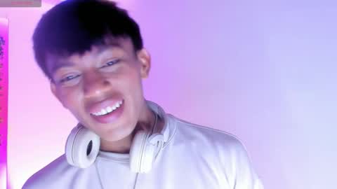 Santii online show from 10/19/25, 01:23