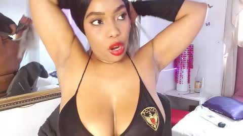 Saori Evans  online show from 10/31/25, 07:37