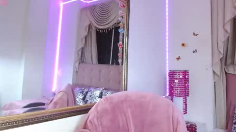 Saori Evans  online show from 11/08/25, 09:46