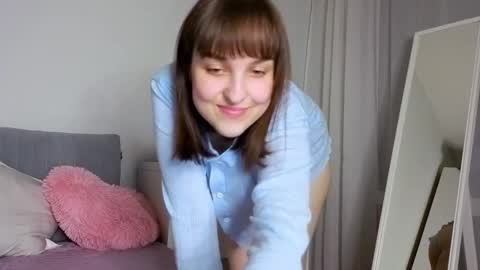Snapshot of saphirree chatting on 09/19/25, 11:49 Anny online show from 09/19/25, 11:49