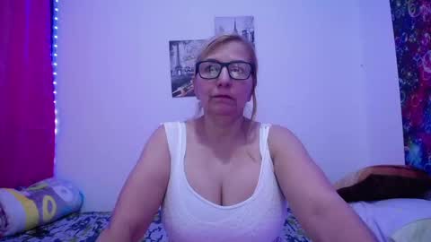 sara online show from 03/10/25, 02:37