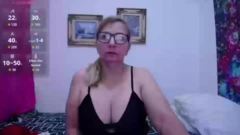 sara online show from 09/19/25, 03:13