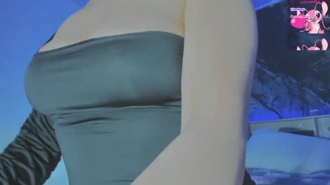 Snapshot of sara_allenx chatting on 02/02/25, 01:45 sara allenx online show from 02/02/25, 01:45