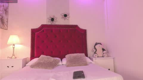 Snapshot of sara_collinss__ chatting on 11/02/25, 11:12 SARA online show from 11/02/25, 11:12