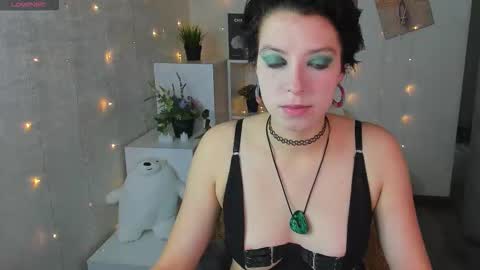 Sarah online show from 10/17/25, 01:09