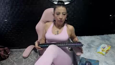 Snapshot of sara_hot_2 chatting on 11/04/25, 12:37 no limits sarah online show from 11/04/25, 12:37