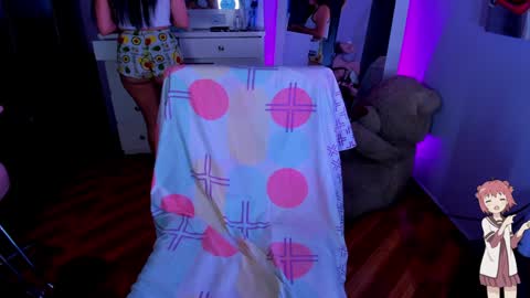 Snapshot of sara_leenn chatting on 01/19/25, 08:29 online show from 01/19/25, 08:29