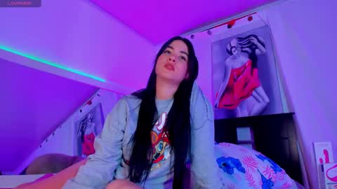 Snapshot of sara_leenn chatting on 02/23/25, 09:59 online show from 02/23/25, 09:59