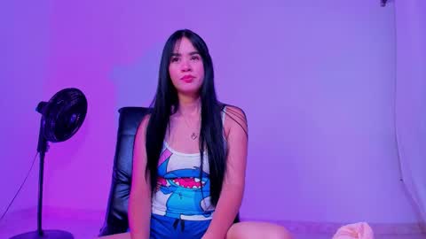 Snapshot of sara_leenn chatting on 09/12/25, 04:34 online show from 09/12/25, 04:34