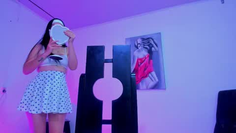 Snapshot of sara_leenn chatting on 10/25/25, 05:26 online show from 10/25/25, 05:26