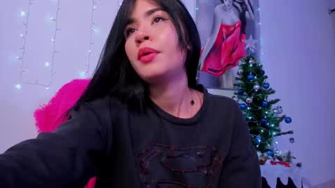 Snapshot of sara_leenn chatting on 11/27/25, 07:32 online show from 11/27/25, 07:32