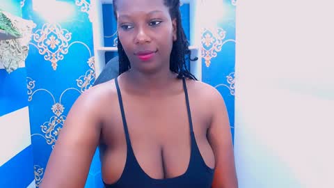 Snapshot of sara_marks chatting on 12/12/24, 12:33 S A R A online show from 12/12/24, 12:33