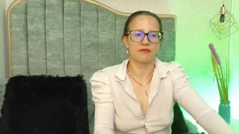 Snapshot of sara_marrison_ chatting on 09/22/25, 11:29 sara_marrison_ online show from 09/22/25, 11:29