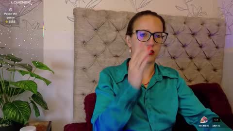 Snapshot of sara_marrison_ chatting on 09/26/25, 11:09 sara_marrison_ online show from 09/26/25, 11:09