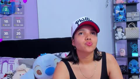 Snapshot of sara_mendez2_ chatting on 09/21/25, 12:45 Sara Mendez online show from 09/21/25, 12:45