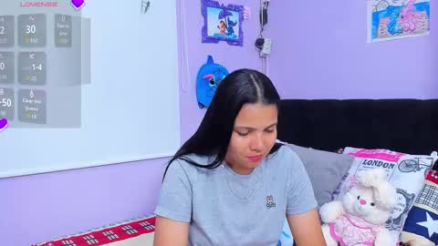 Snapshot of sara_mendez2_ chatting on 10/14/25, 12:11 Sara Mendez online show from 10/14/25, 12:11