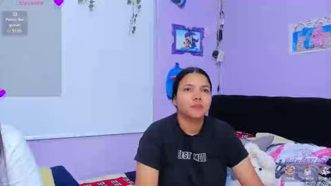 Snapshot of sara_mendez2_ chatting on 10/14/25, 11:27 Sara Mendez online show from 10/14/25, 11:27