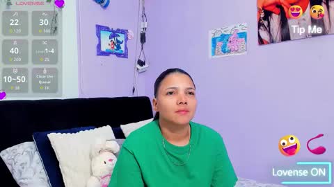 Snapshot of sara_mendez2_ chatting on 11/17/25, 11:21 Sara Mendez online show from 11/17/25, 11:21