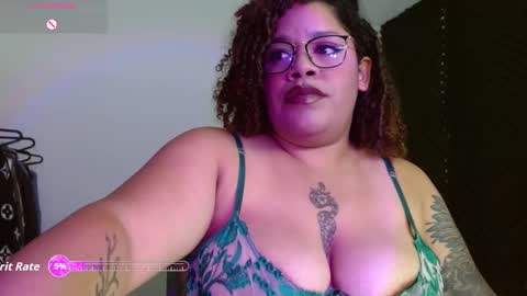 Snapshot of sara_morales17 chatting on 09/27/25, 04:17 sara online show from 09/27/25, 04:17