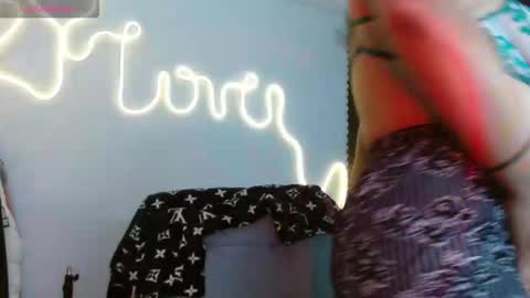 Snapshot of sara_morales17 chatting on 10/22/25, 02:34 sara online show from 10/22/25, 02:34