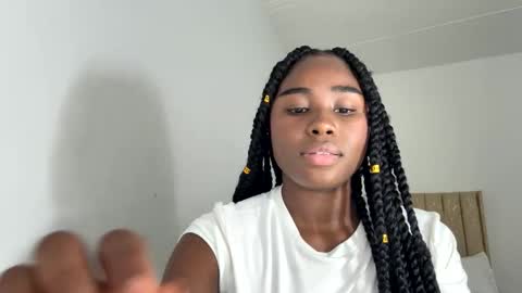 Sara online show from 10/31/25, 04:02