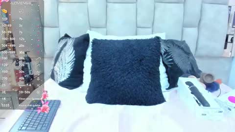 Snapshot of sara_puerta_ chatting on 09/18/25, 07:49 Sara online show from 09/18/25, 07:49