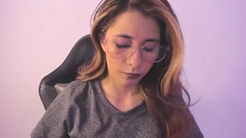 Snapshot of sara_roades chatting on 11/12/25, 07:57 sara_roades online show from 11/12/25, 07:57