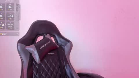 Snapshot of sara_roades chatting on 11/14/25, 07:56 sara_roades online show from 11/14/25, 07:56