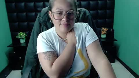 sara_thonson_ online show from 02/22/25, 03:34