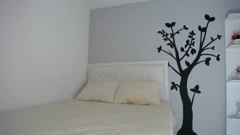 Snapshot of sara_tris chatting on 02/14/25, 01:34 Sara online show from 02/14/25, 01:34