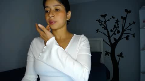 Snapshot of sara_tris chatting on 03/07/25, 01:09 Sara online show from 03/07/25, 01:09