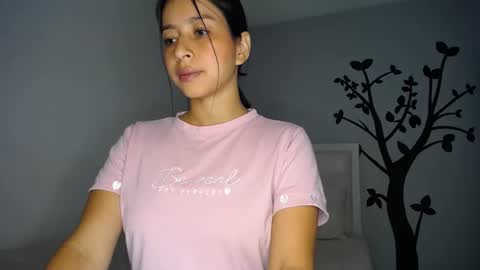 Snapshot of sara_tris chatting on 09/09/25, 01:38 Sara online show from 09/09/25, 01:38