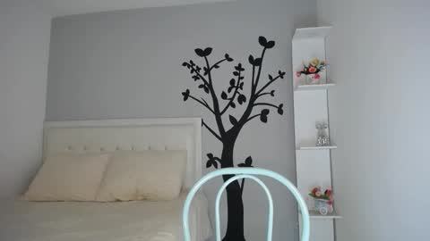 Snapshot of sara_tris chatting on 10/23/25, 02:11 Sara online show from 10/23/25, 02:11