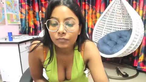 saraa_jayy online show from 11/14/25, 03:16
