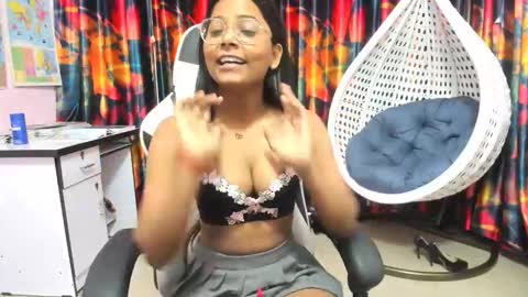 saraa_jayy online show from 11/17/25, 03:23