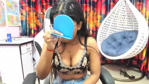 saraa_jayy online show from 11/19/25, 03:06