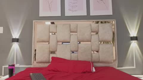 sara online show from 11/08/25, 03:07