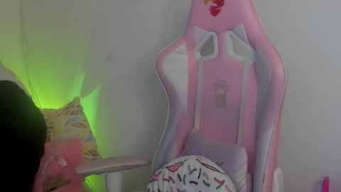 Snapshot of saraa_ramirez chatting on 12/27/24, 04:26 Sarah Ramirez online show from 12/27/24, 04:26