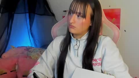 Snapshot of saraa_ramirez chatting on 12/27/24, 07:29 Sarah Ramirez online show from 12/27/24, 07:29