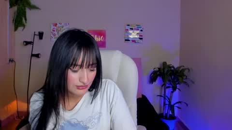 Snapshot of saraa_ramirez chatting on 02/13/25, 08:34 Sarah Ramirez online show from 02/13/25, 08:34