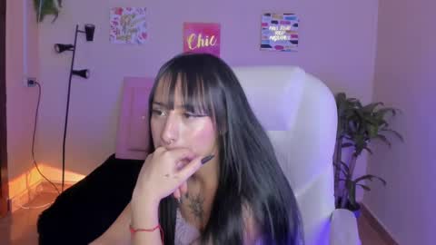 Snapshot of saraa_ramirez chatting on 02/18/25, 02:27 Sarah Ramirez online show from 02/18/25, 02:27