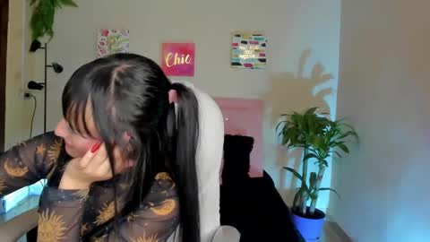 Snapshot of saraa_ramirez chatting on 02/26/25, 02:57 Sarah Ramirez online show from 02/26/25, 02:57