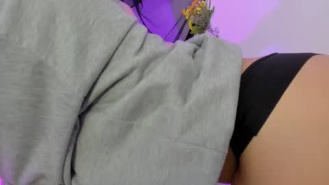 Snapshot of saraa_ramirez chatting on 02/27/25, 11:48 Sarah Ramirez online show from 02/27/25, 11:48