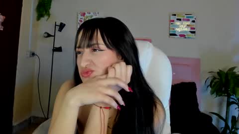 Snapshot of saraa_ramirez chatting on 03/05/25, 02:34 Sarah Ramirez online show from 03/05/25, 02:34