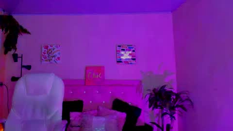 Snapshot of saraa_ramirez chatting on 03/07/25, 09:27 Sarah Ramirez online show from 03/07/25, 09:27